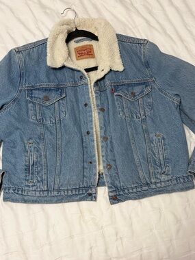 Levi's Light Blue Denim Sherpa-Lined Trucker Jacket with Cream Lining